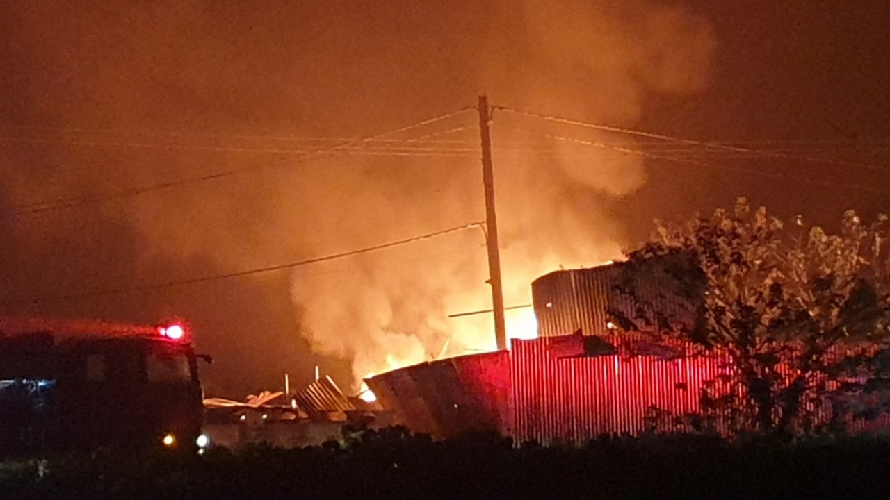 Cháy xưởng sang chiết gas 3 người bị bỏng
